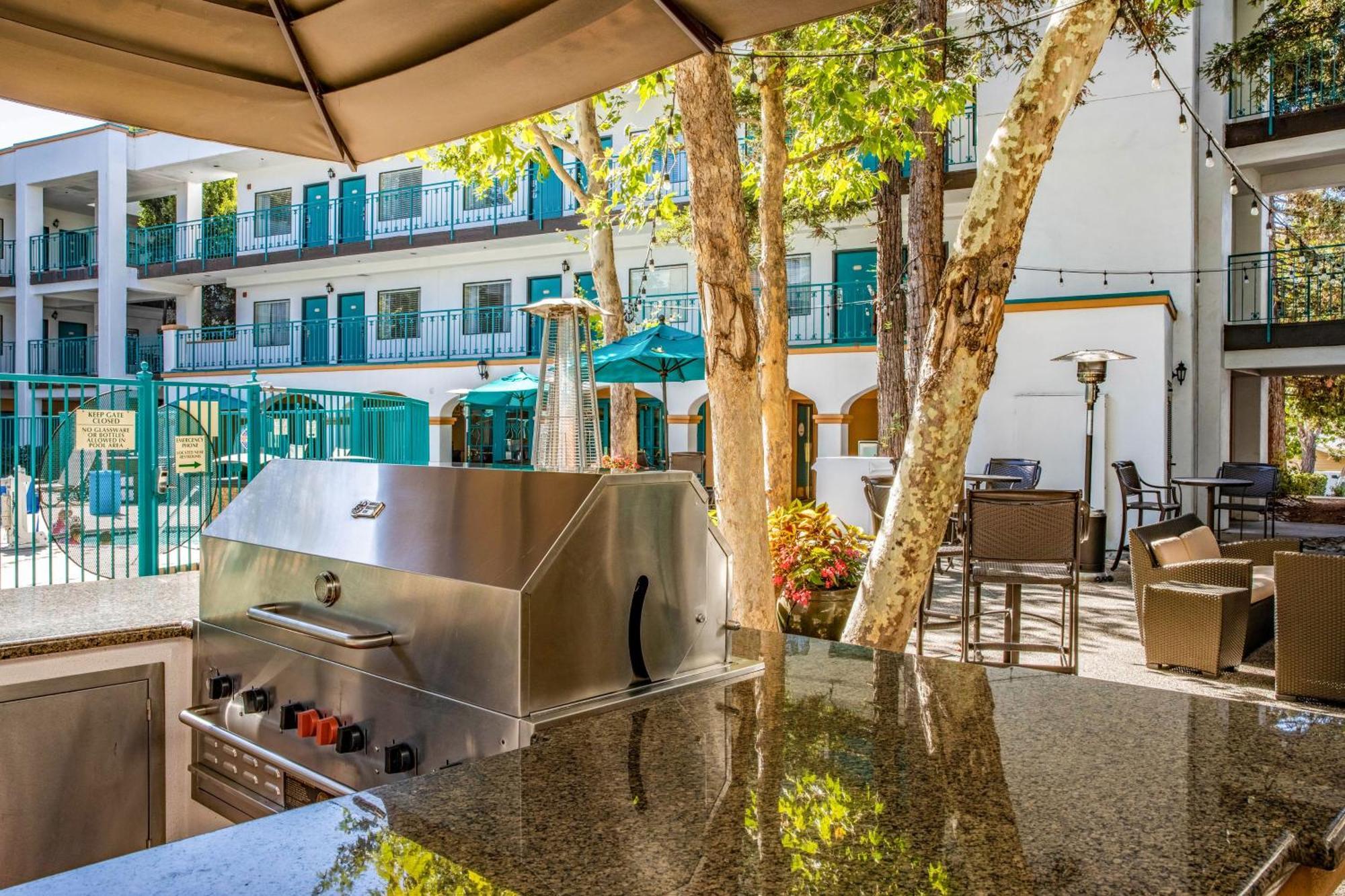 Quality Downtown Hotel 3*
