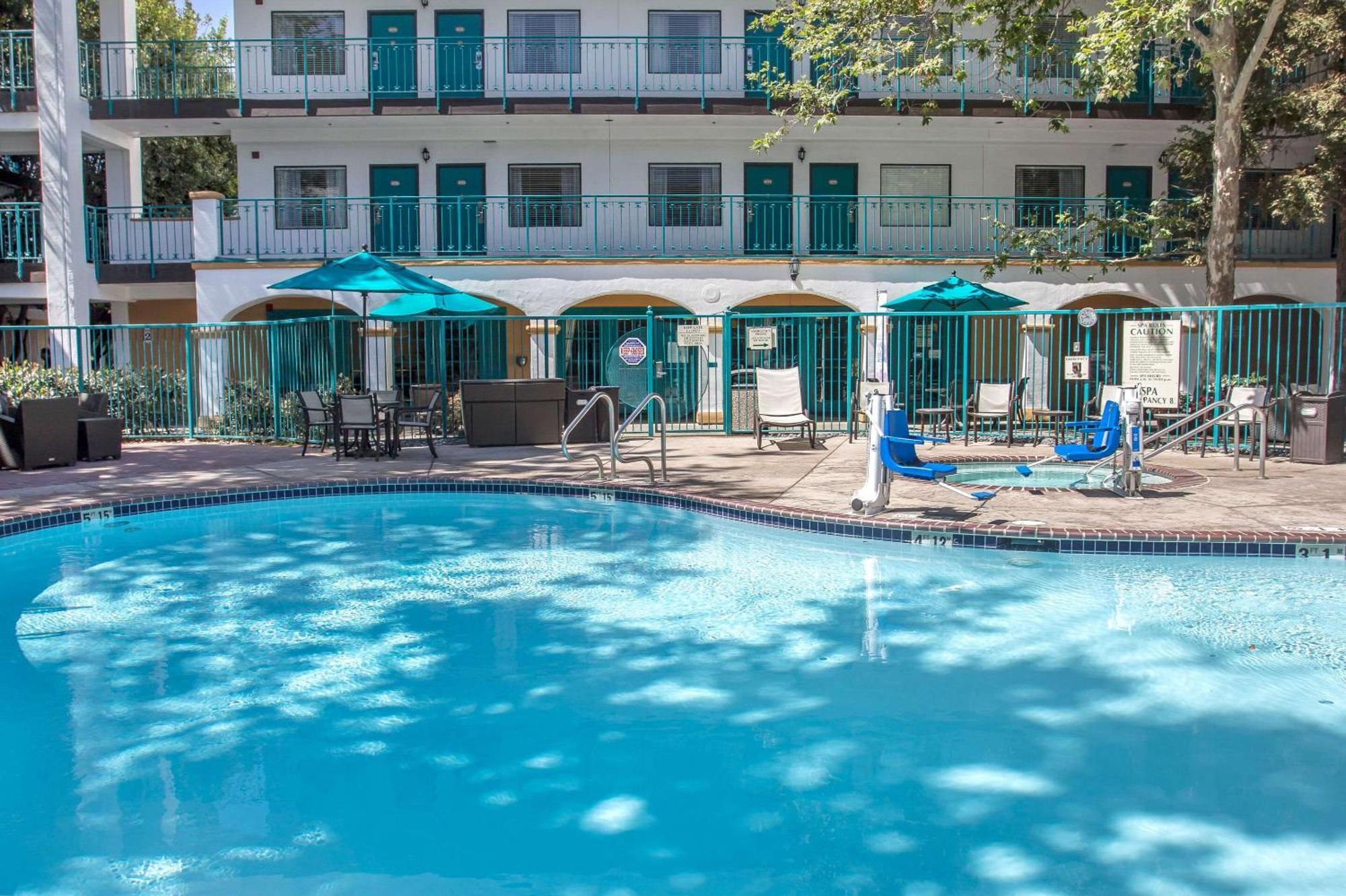 Quality Downtown Hotel 3*