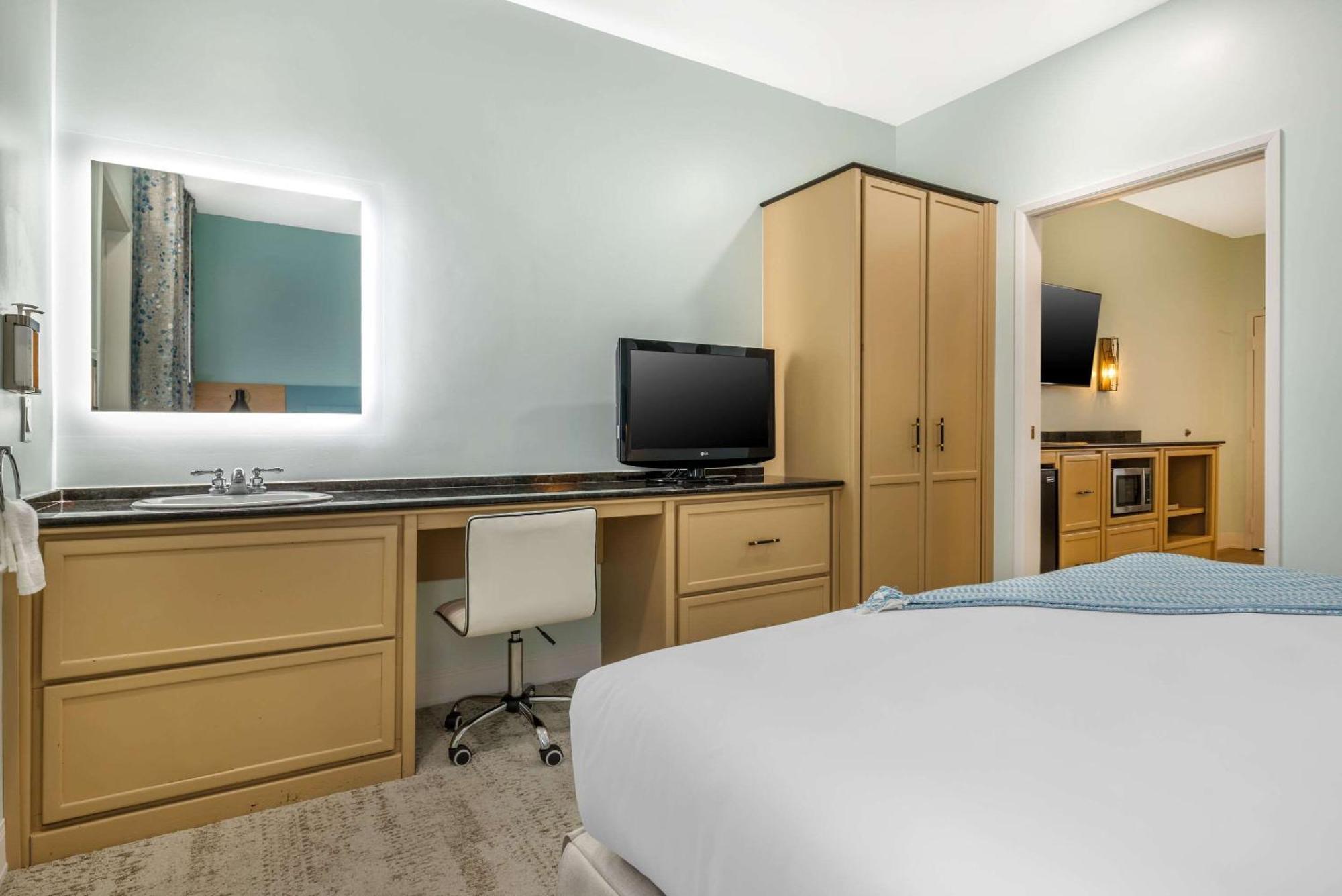 Quality Downtown Hotel